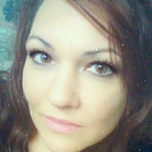 Meet your Posher, Adrianne